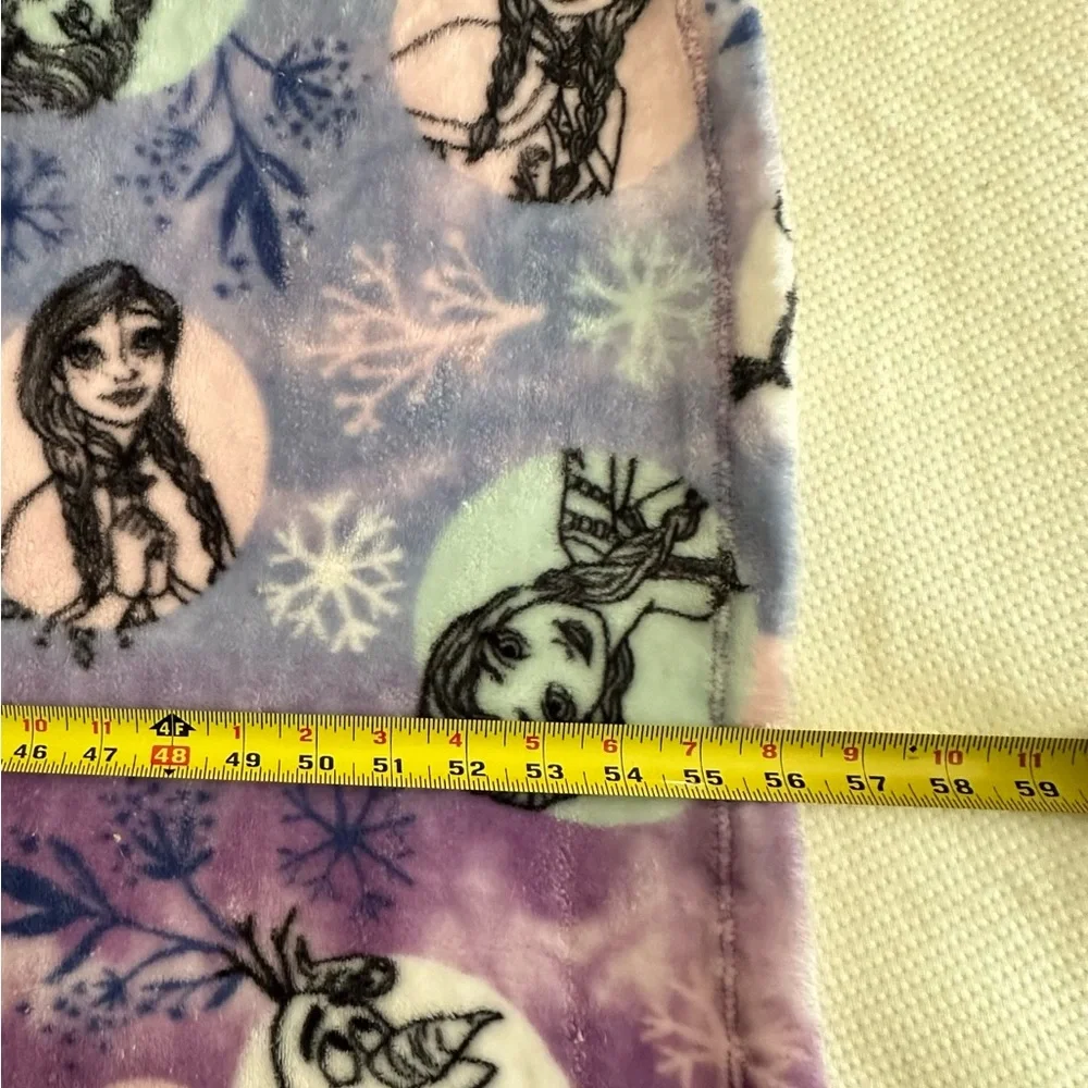 Disney Frozen Plush Throw - Frozen Plush Throw 56x70 BIG Blanket  Purple & Pink - Picture 3 of 6